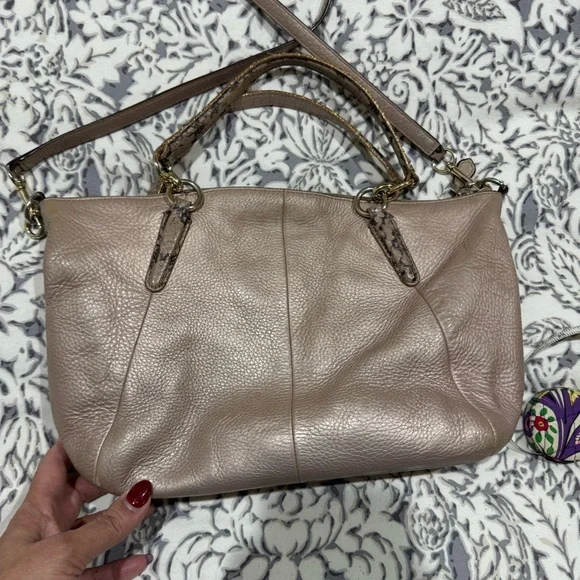 Vintage Coach rose gold pink leather purse / crossbody - Picture 7 of 13